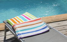 Foutas couleur flashy pour un été coloré au bord de la piscine