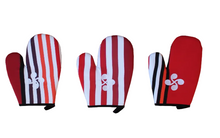 Gant de cuisine rouge avec broderie croix basque