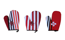 Gant de cuisine rouge avec broderie basque pour cuisine colorée