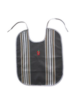 Grand bavoir gris spécial crustacés pour adulte, avec broderie piment basque