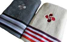 Des draps de bain en coton, doux et moelleux avec broderie croix basque