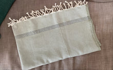 Fouta kaki franges torsadées, parfaite pour serviette de plage surf Biarritz