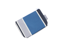 pochette bleue pratique tissu basque intérieur etanche pour tous les jours