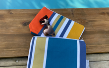 Ambiance détente : pochettes stylées et pour un été au bord de la piscine – inspiration déco et bien-être.