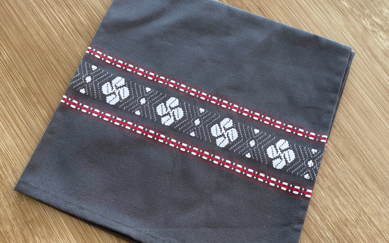 SERVIETTE - Broderie Croix basque - Grise