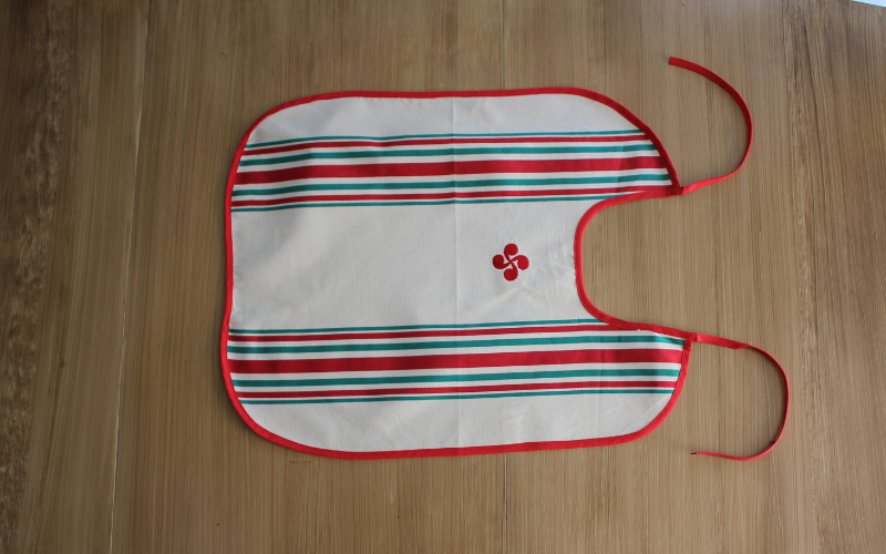 BAVOIR « CRUSTACÉ » Rouge et vert - 2 broderies