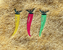 Essuie-main rond en éponge moutarde avec broderie des piments basques