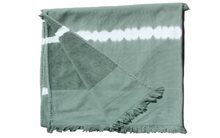 Franges artisanales sur fouta kaki rayures ton sur ton, finition élégante multi-usages