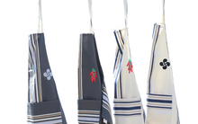 Lot de tabliers brodés pays basque pour la cuisine