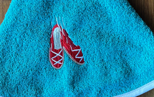 Texture éponge ultra-absorbante essuie-main rond avec broderie basque espadrille