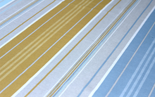 Detail des rayures et couleurs de la nappe CAPBRETON en coton enduit pour une utilisation intérieur et extérieur