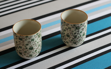 Détail des rayures basques sur la nappe en coton satinée traitée antitache Messange